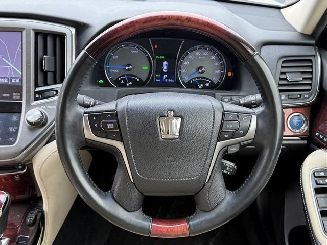 TOYOTA CROWN MAJESTA HYBRID 2014