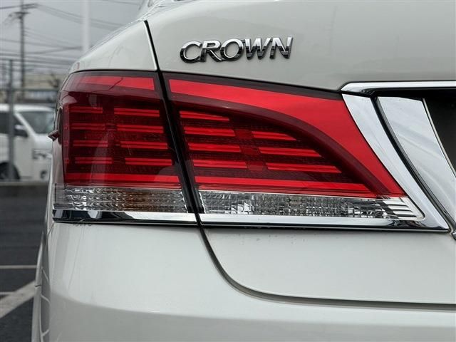 TOYOTA CROWN MAJESTA HYBRID 2014