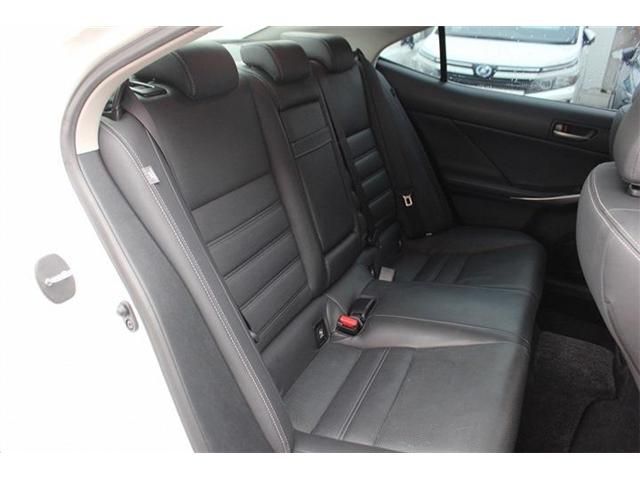 TOYOTA LEXUS IS200t 2016