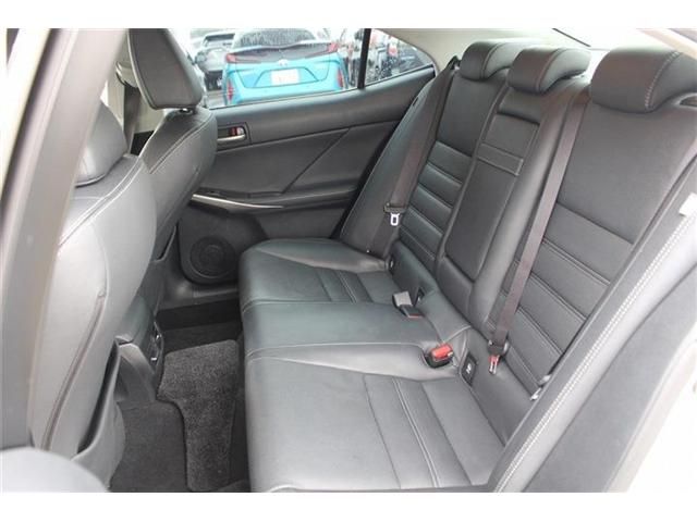 TOYOTA LEXUS IS200t 2016