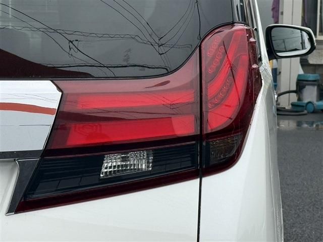 TOYOTA ALPHARD hybrid 4WD 2016