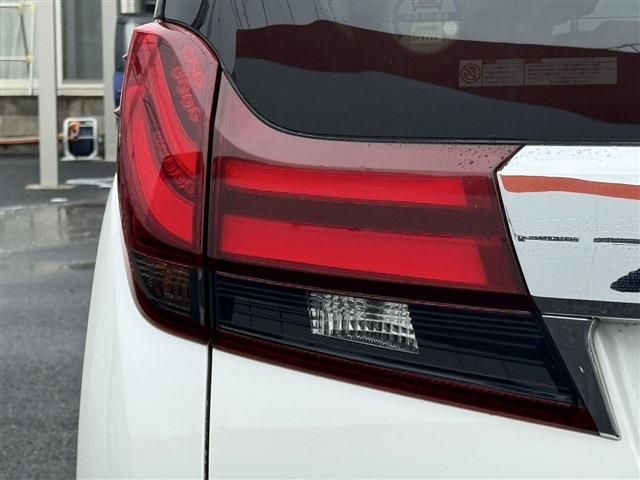 TOYOTA ALPHARD hybrid 4WD 2016