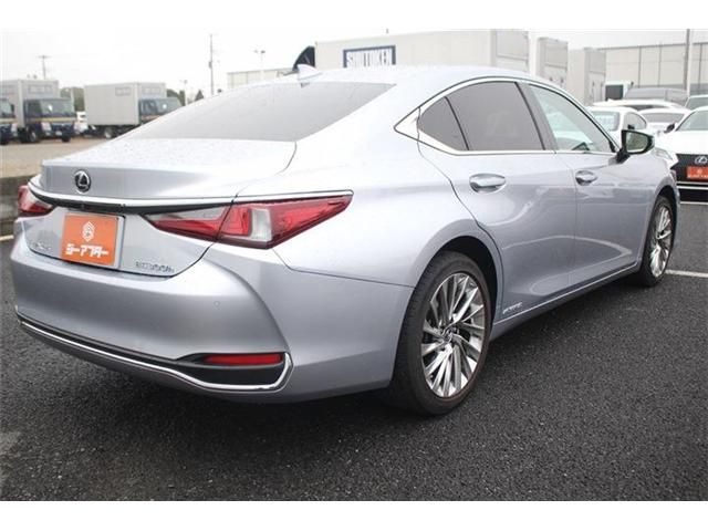 TOYOTA LEXUS ES300h 2022