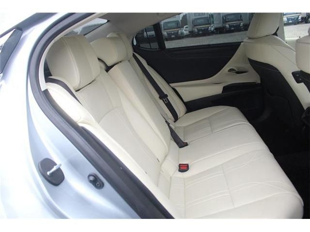 TOYOTA LEXUS ES300h 2022