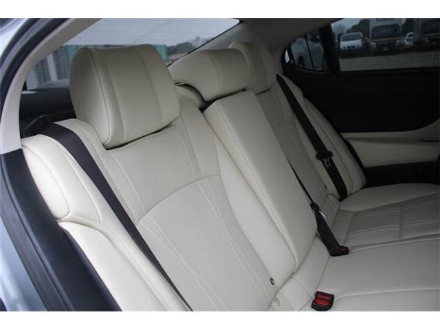 TOYOTA LEXUS ES300h 2022