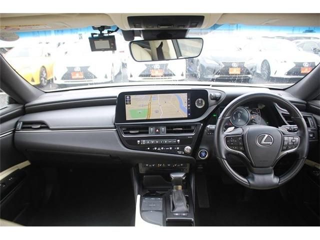 TOYOTA LEXUS ES300h 2022