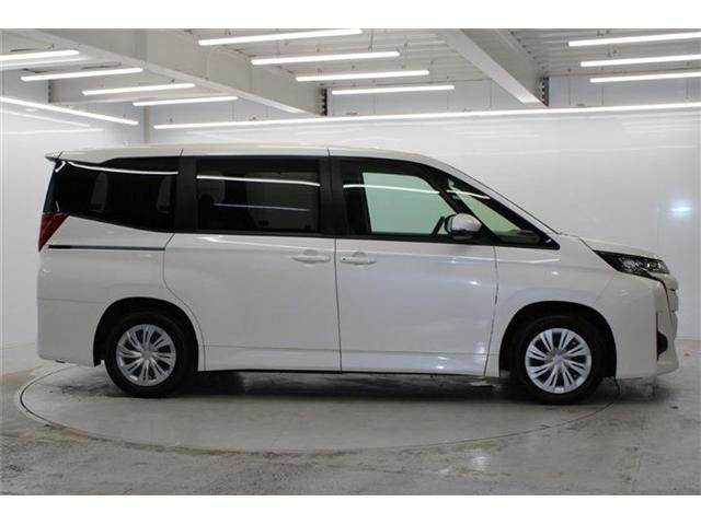 TOYOTA NOAH 2025