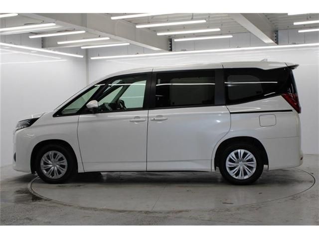 TOYOTA NOAH 2025
