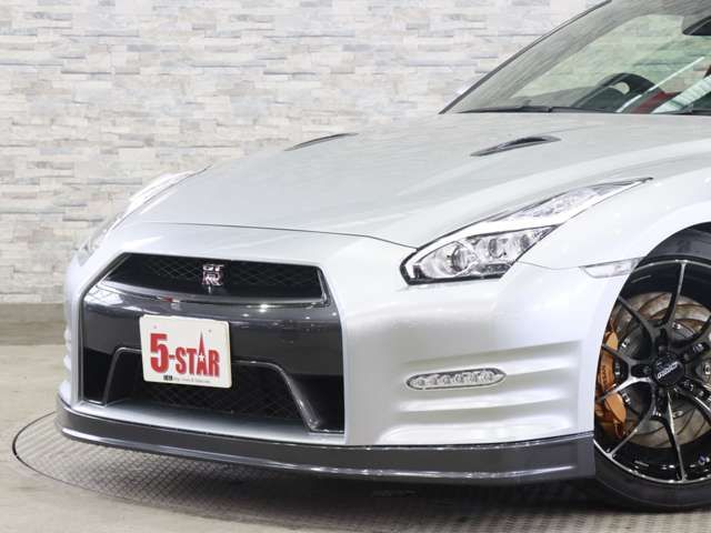 NISSAN GT-R 2011
