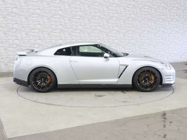 NISSAN GT-R 2011