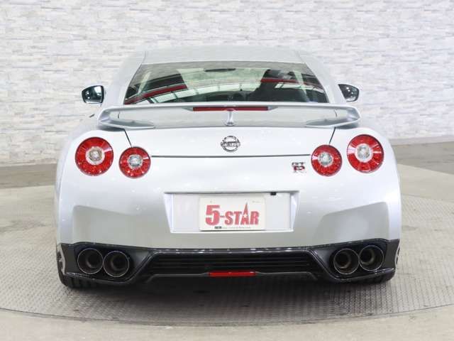 NISSAN GT-R 2011