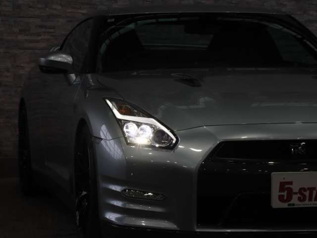 NISSAN GT-R 2011