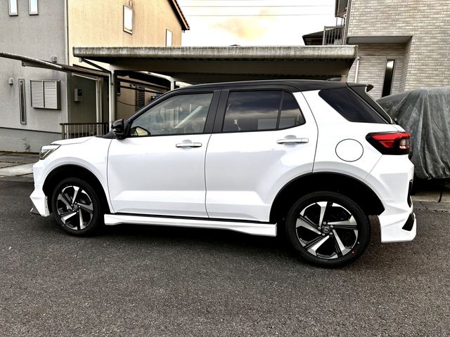 TOYOTA RAIZE HYBRID 2025