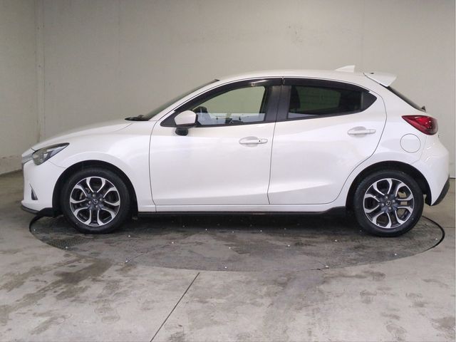 MAZDA DEMIO 2017