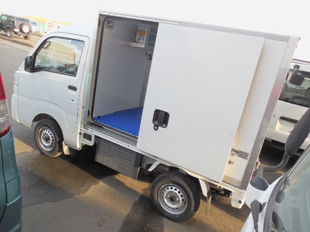 DAIHATSU HIJET truck 2025
