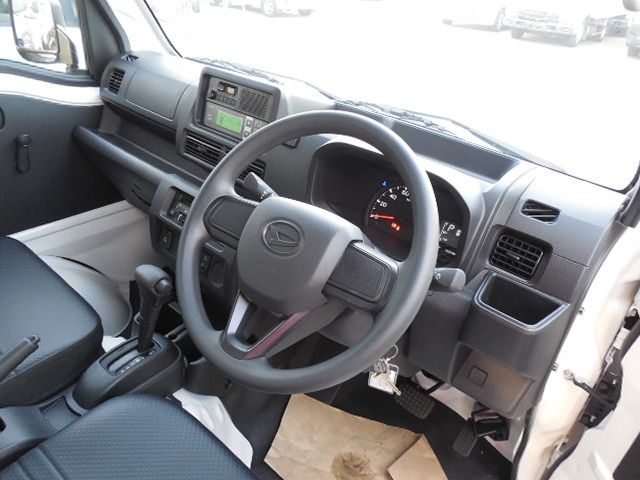 DAIHATSU HIJET truck 2025