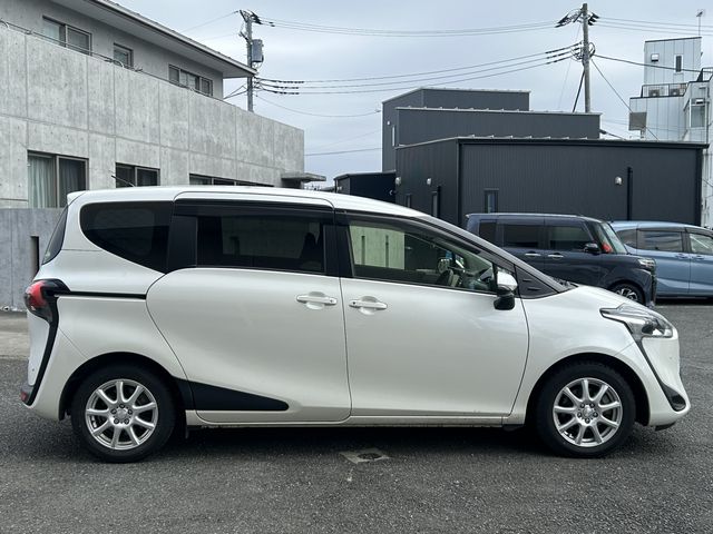 TOYOTA SIENTA HYBRID 2021
