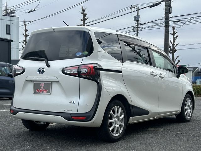 TOYOTA SIENTA HYBRID 2021