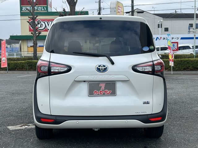 TOYOTA SIENTA HYBRID 2021
