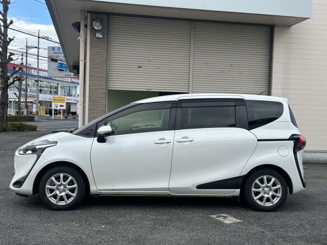 TOYOTA SIENTA HYBRID 2021