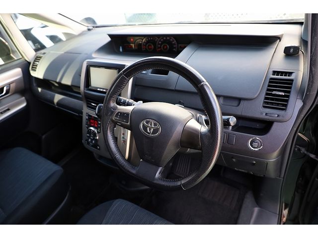TOYOTA NOAH 2012