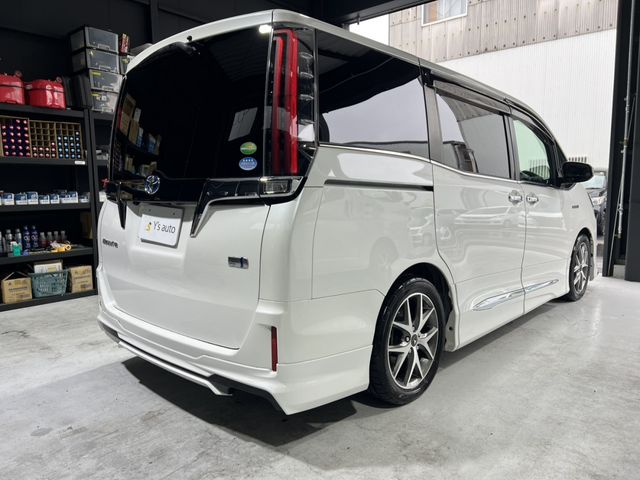 TOYOTA ESQUIRE HYBRID 2018