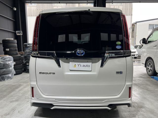 TOYOTA ESQUIRE HYBRID 2018