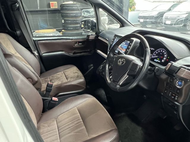 TOYOTA ESQUIRE HYBRID 2018