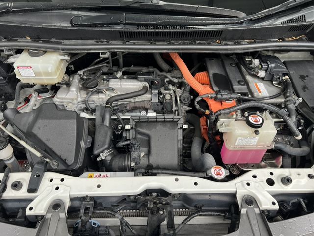 TOYOTA ESQUIRE HYBRID 2018