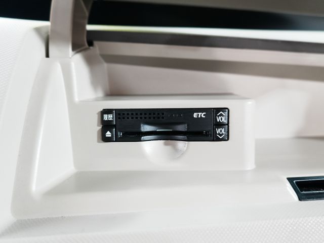 TOYOTA ESTIMA HYBRID 4WD 2010