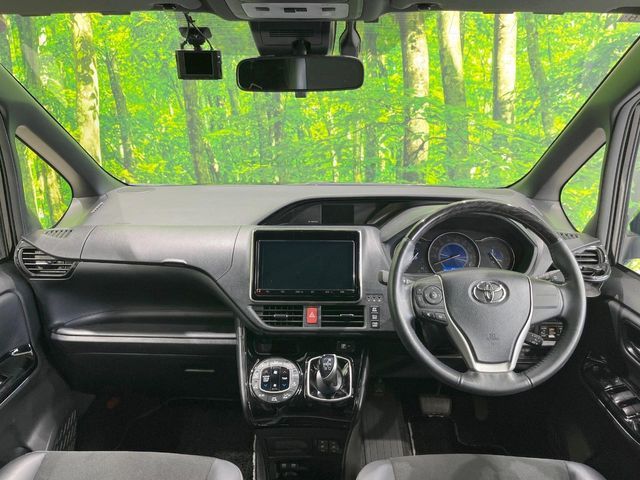 TOYOTA NOAH HYBRID 2021