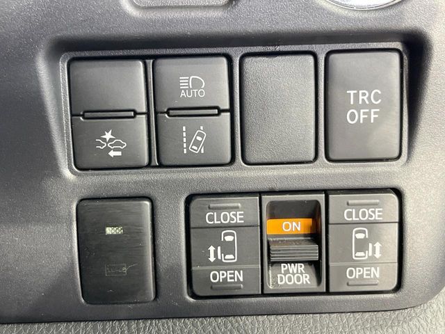 TOYOTA NOAH HYBRID 2021