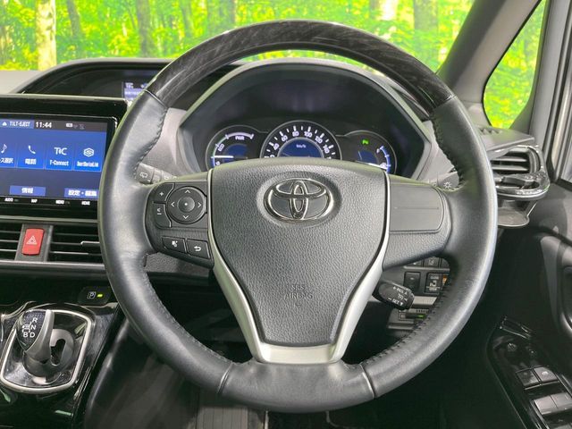 TOYOTA NOAH HYBRID 2021