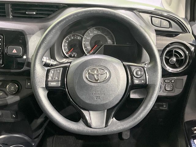 TOYOTA VITZ 2017
