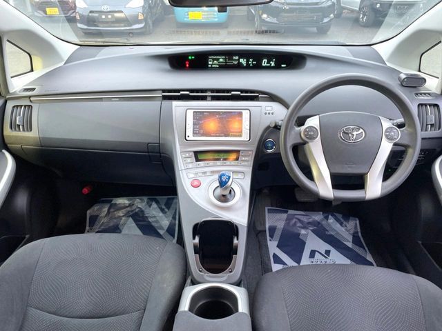TOYOTA PRIUS 2014