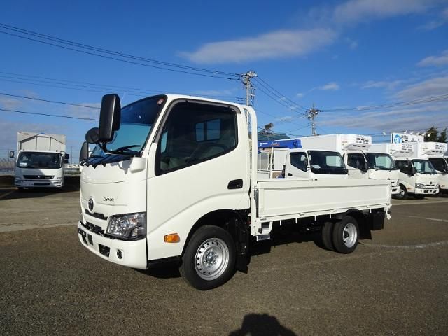 TOYOTA DYNA 2025