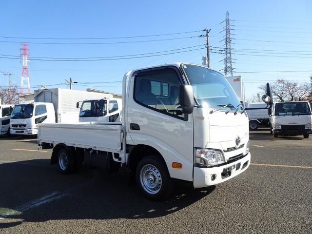 TOYOTA DYNA 2025