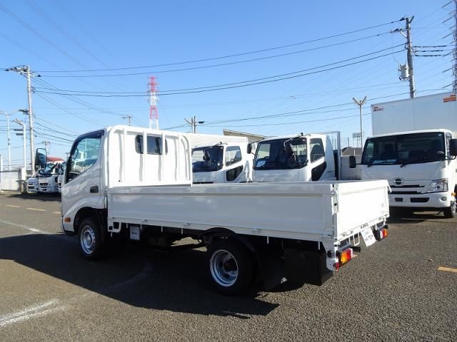 TOYOTA DYNA 2025