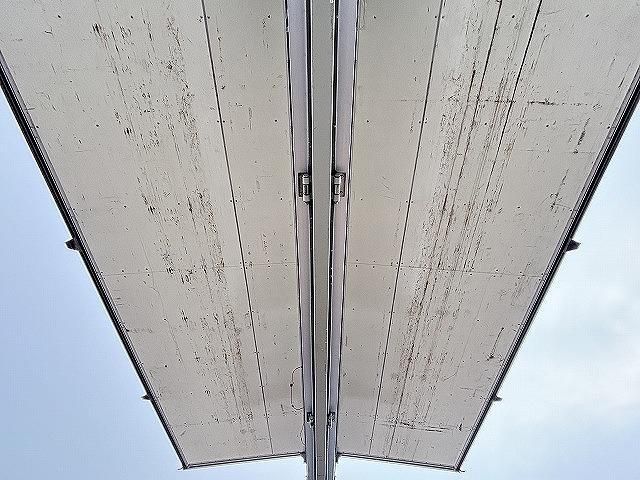 MITSUBISHI FUSOU FIGHTER 2005