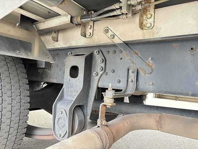 MITSUBISHI FUSOU FIGHTER 2005