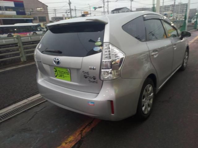 TOYOTA PRIUS Alpha 2014