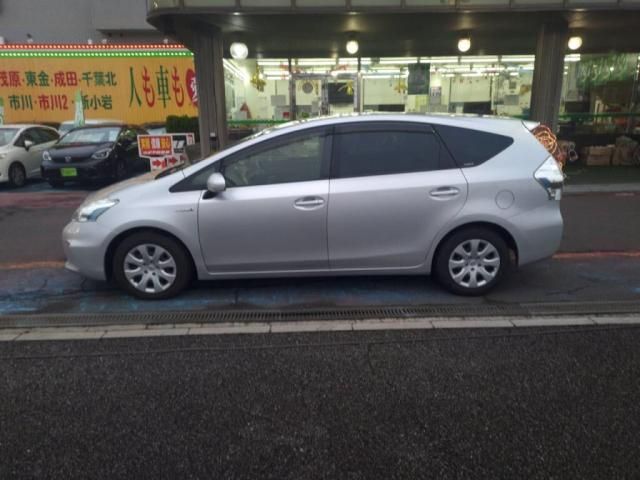 TOYOTA PRIUS Alpha 2014