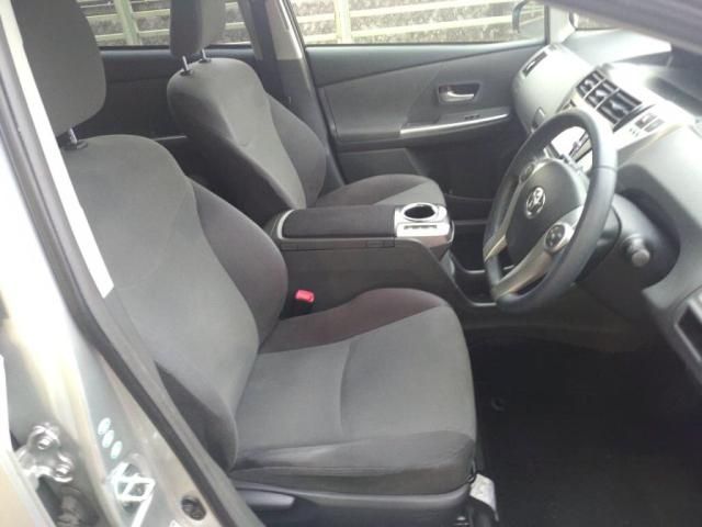 TOYOTA PRIUS Alpha 2014