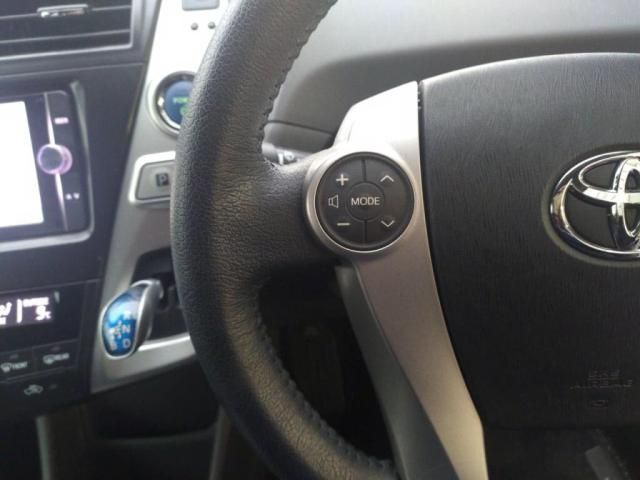 TOYOTA PRIUS Alpha 2014