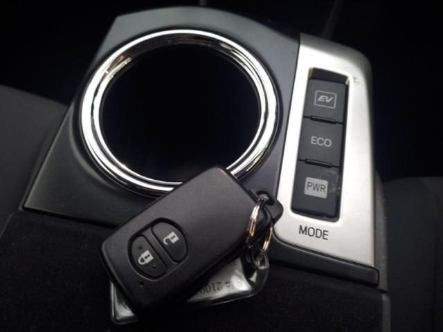 TOYOTA PRIUS Alpha 2014