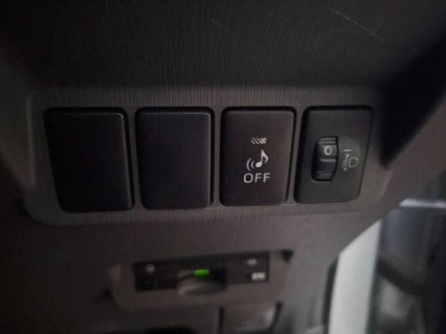 TOYOTA PRIUS Alpha 2014