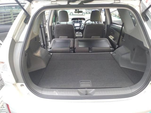 TOYOTA PRIUS Alpha 2014