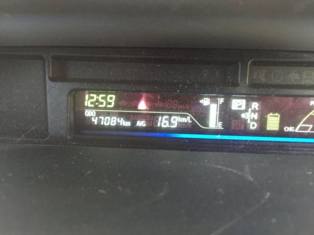 TOYOTA PRIUS Alpha 2014