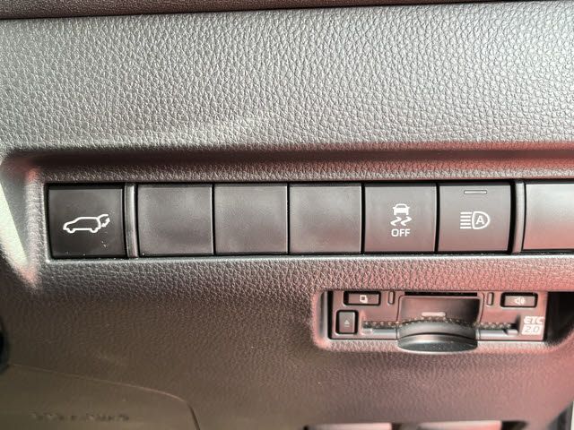 TOYOTA HARRIER 2WD 2024