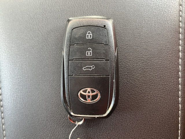 TOYOTA HARRIER 2WD 2024